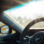 Painel de carro com luz do sol