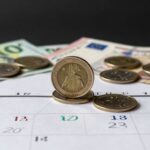 PIS/PASEP: Novo Calendário e Regras Essenciais Calendário PIS/PASEP 2026 com dinheiro.