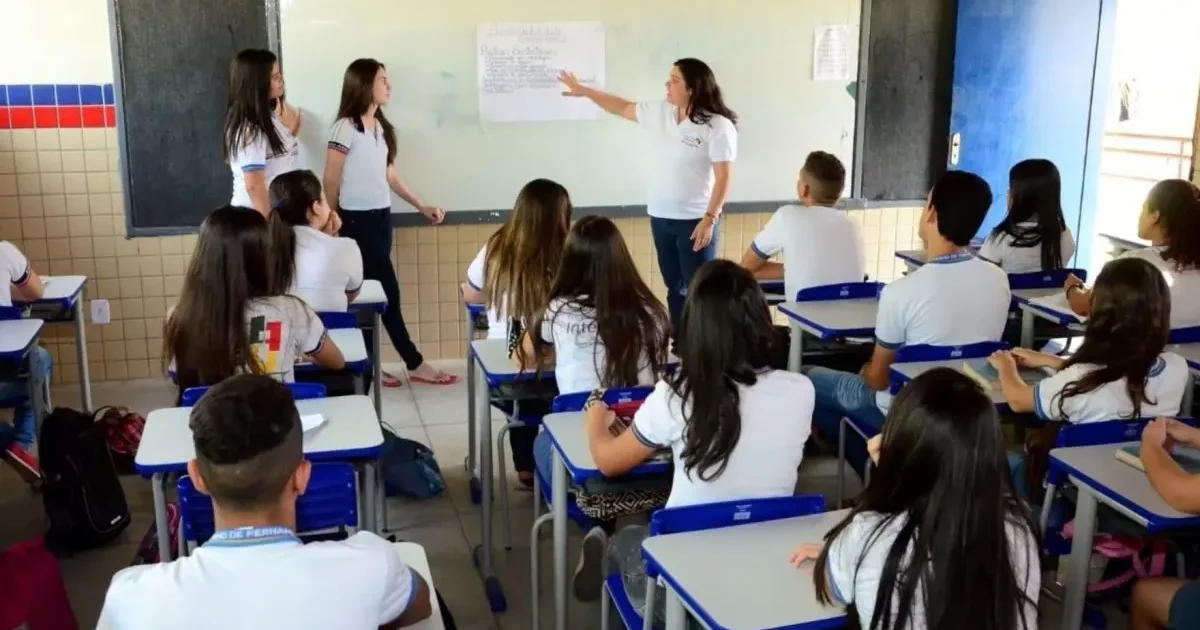 Estudantes do ensino médio no Pé de Meia
